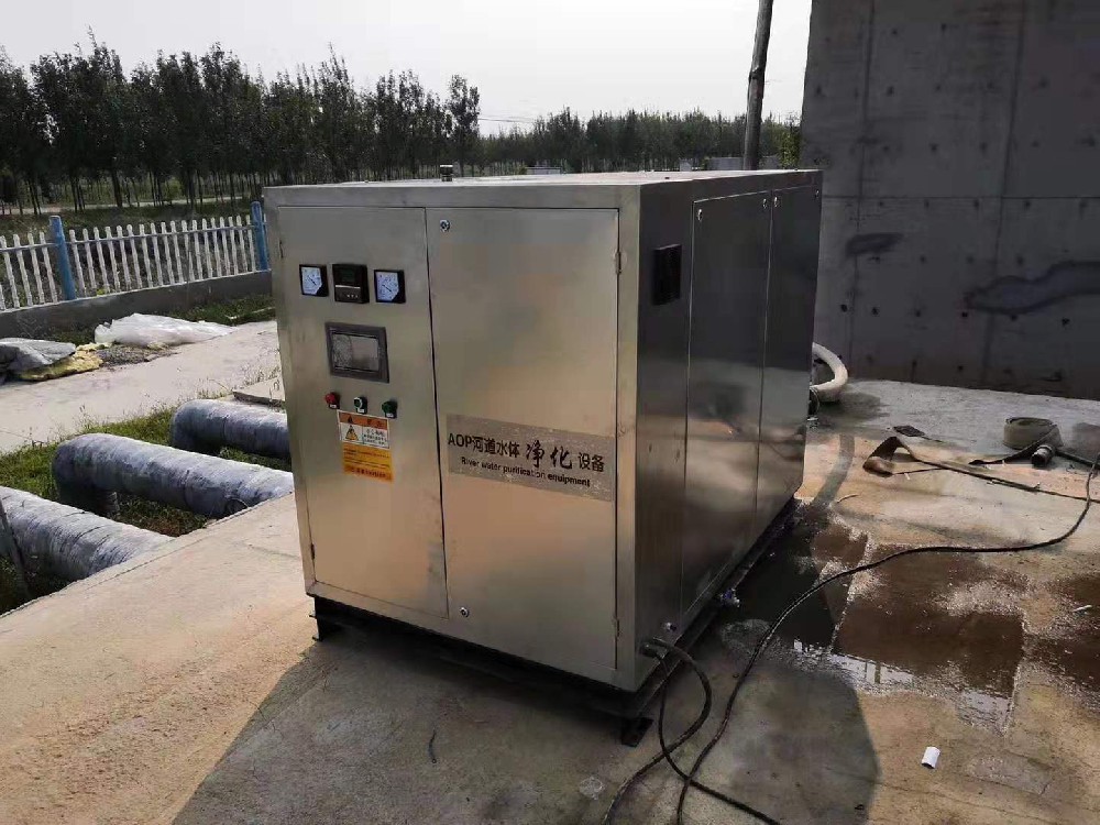 山東濰坊某廢水處理廠(chǎng)采用AOP高級(jí)氧化光催化水處理設(shè)備現(xiàn)場(chǎng)施工圖片